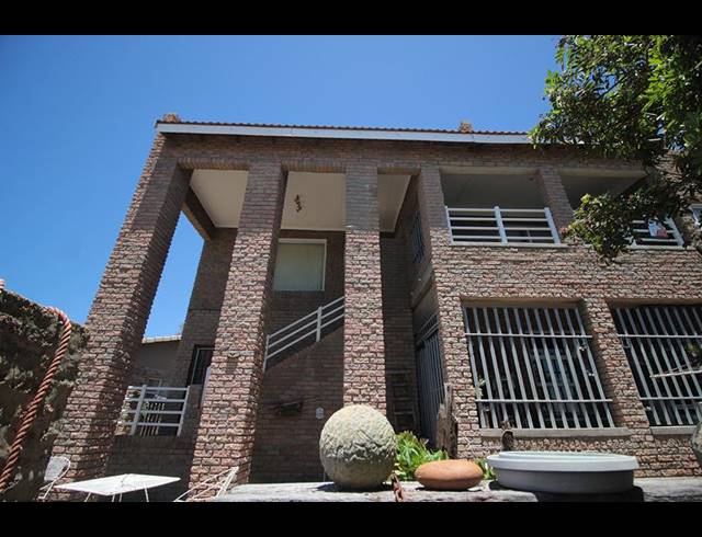 4 BEDROOM HOUSE FOR SALE IN HARTENBOS HEUWELS